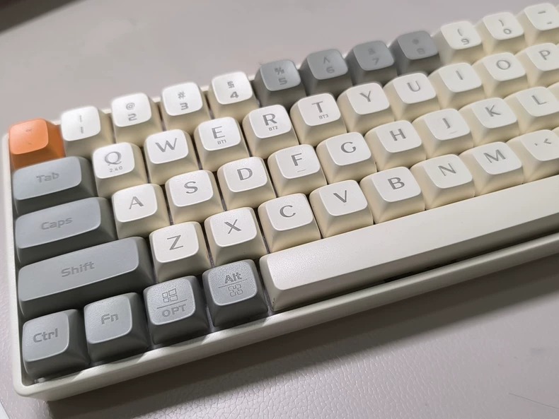 狼途LANGTU GK65 三模机械键盘 蓝牙+2.4G+有线 支持WIN+IOS 有炫彩背光 可自拆键帽 金轴 不适合文字使用者 更适合游戏爱好者 无盒 无配